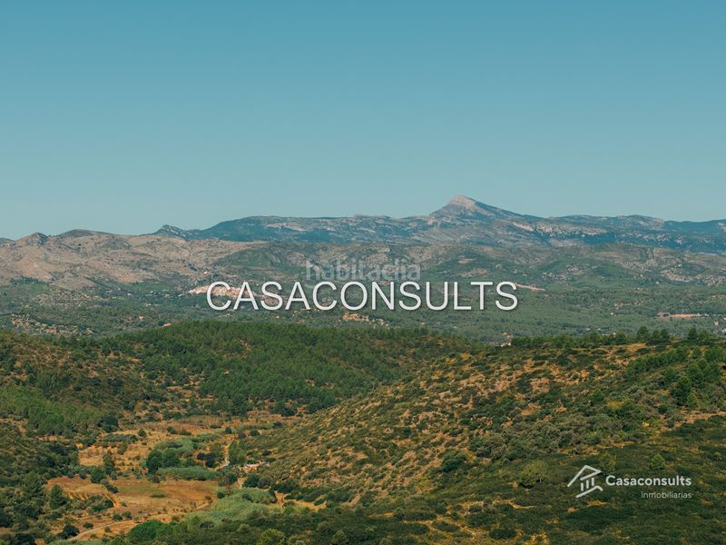 Foto 6d4a67d3-a5ef-478d-bd3a-f17fc7ad67fb. Masia amb xemeneia aparcament a Vall d´Alba