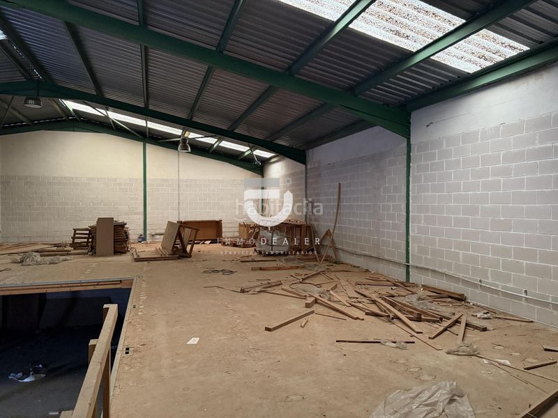 Foto 729b9d6f-1d4d-4eeb-99a6-f3c4583eb1f4. Nau industrial a Oliva pueblo Oliva