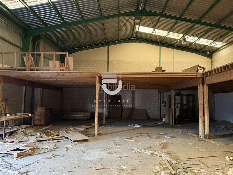 Foto a20d3d5a-1868-47eb-8134-d8e33352be19. Nau industrial a Oliva pueblo Oliva