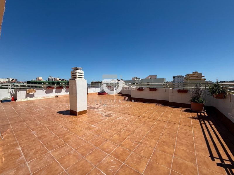 Foto b7f65259-2a8e-4fbf-9156-d080950b6d1e. Àtic amb aparcament piscina a Playa de Gandía Gandia