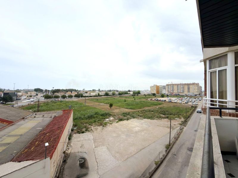 Foto a7b60778-e134-4351-af82-d5a59f25dd15. Pis a Oliva pueblo Oliva