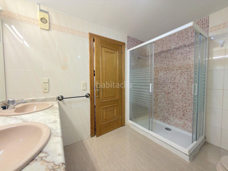 Foto ac60cec0-dedb-43d1-b04d-3a567862f44c. Pis a Oliva pueblo Oliva