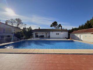 Chalet en Urbanizaciones. Parcela urbana en marchuquera gandia con dos chalets y múltiples