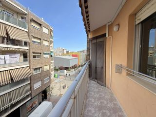 Etagenwohnung  Poeta llorente. Piso en gandia zona corea