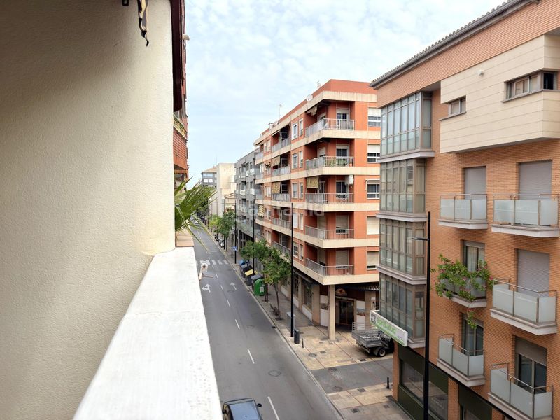 Foto b8c68379-8fab-45e0-ba35-738f8e607447. Pis a Centro Histórico Gandia