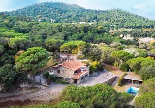 Casa a Avinguda de can corbera s/n. Finca privada de casi 10000 m2