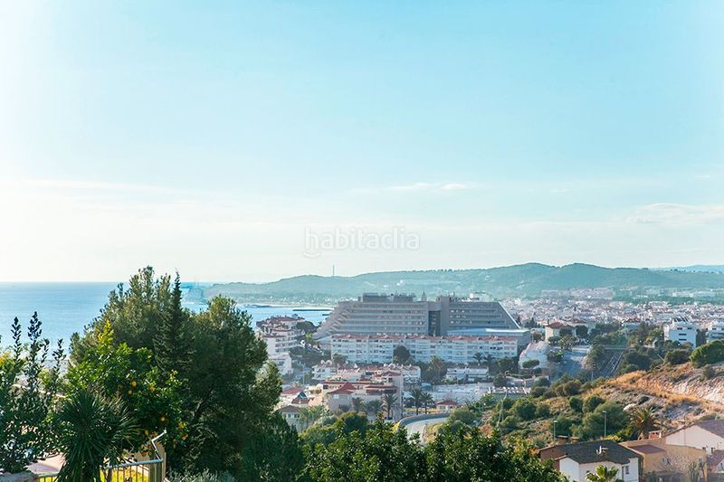 Foto 493de16f-1e44-4017-9c64-b28a6e511e26. Xalet amb calefacció aparcament piscina a Levantina - Montgavina - Quintmar Sitges
