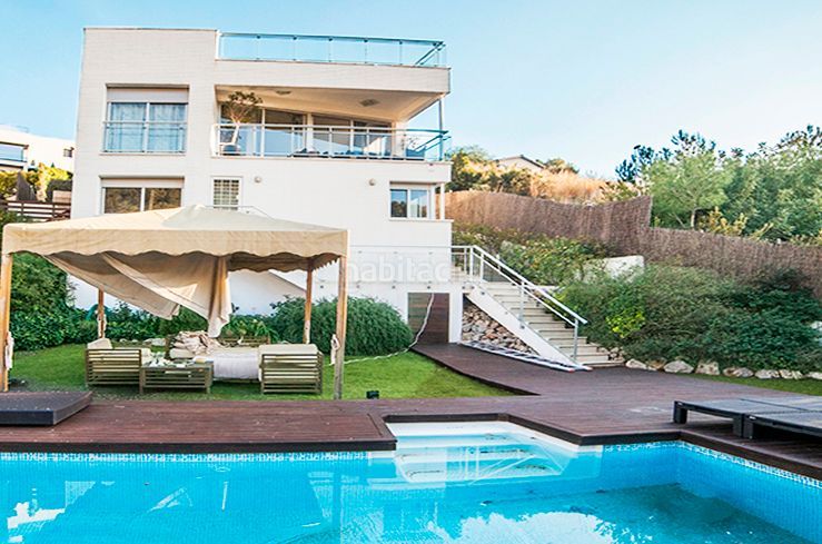 Foto 4e2baba3-87a9-4257-9e7f-c0b456fcc4f7. Xalet amb calefacció aparcament piscina a Levantina - Montgavina - Quintmar Sitges