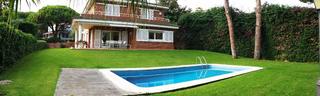 Casa  Passatge del puntó. Comoda, segura y junto al golf
