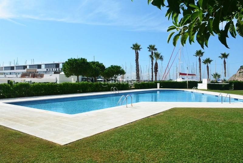 Foto bd6ef10b-961b-4366-b1fd-adb7c1bfa5e6. Alquiler apartamento en zona de acceso privado y reformado en Castelldefels