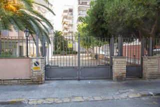 Parking voiture  Carrer de falset 27. Garaje cerrado tipo box en venta junto a playa de llevant – máxi
