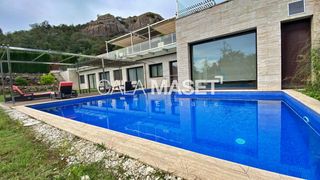 Xalet  Dels pirineus. Villa moderna en el golf club de santa cristina daro