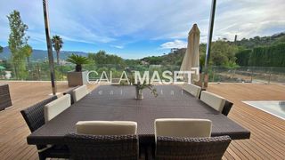 Chalet  Dels pirineus. Villa moderna en el golf club de santa cristina daro
