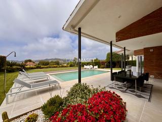 Chalet  Salvat papasseit. Casa y terreno con vistas al mar en sagaro