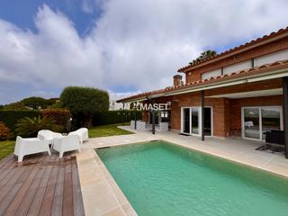Chalet  Salvat papasseit. Casa y terreno con vistas al mar en sagaro