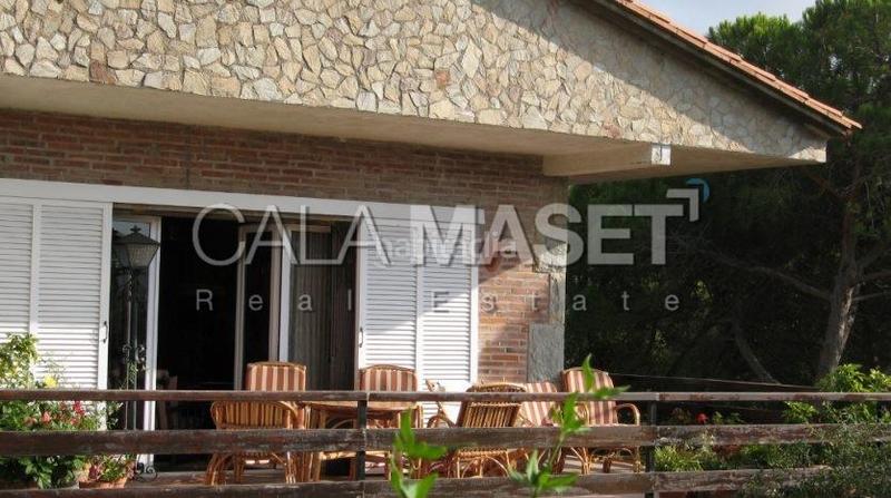 Foto eee19b6f-74b9-48d5-bf94-fb24ad3da1ec. House with heating parking in Castell d´Aro