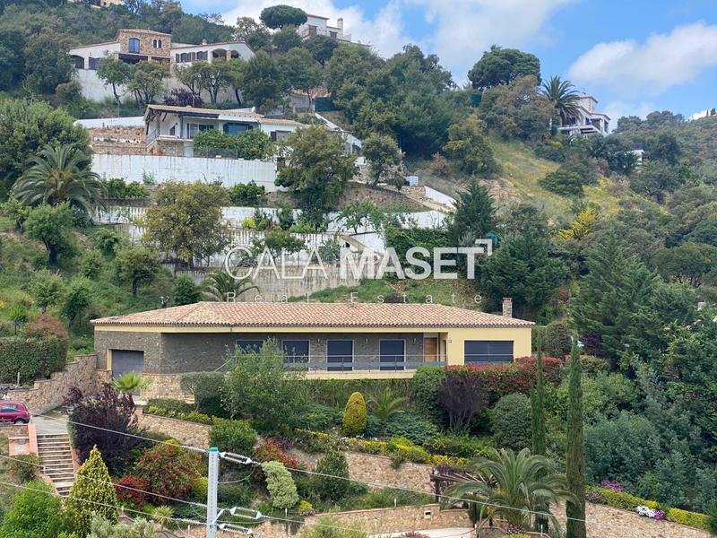 Foto f3c5fbfb-c99e-4799-aba6-9d03023f2e61. Chalet preciosa en la prestigiosa urbanización mas nou! en Platja d´Aro