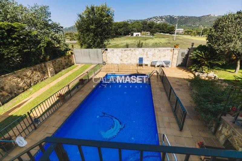 Foto 5ef3b4f5-77b3-40a0-9e6f-20c7699ada7f. Xalet amb calefacció aparcament a Fenals Platja d´Aro