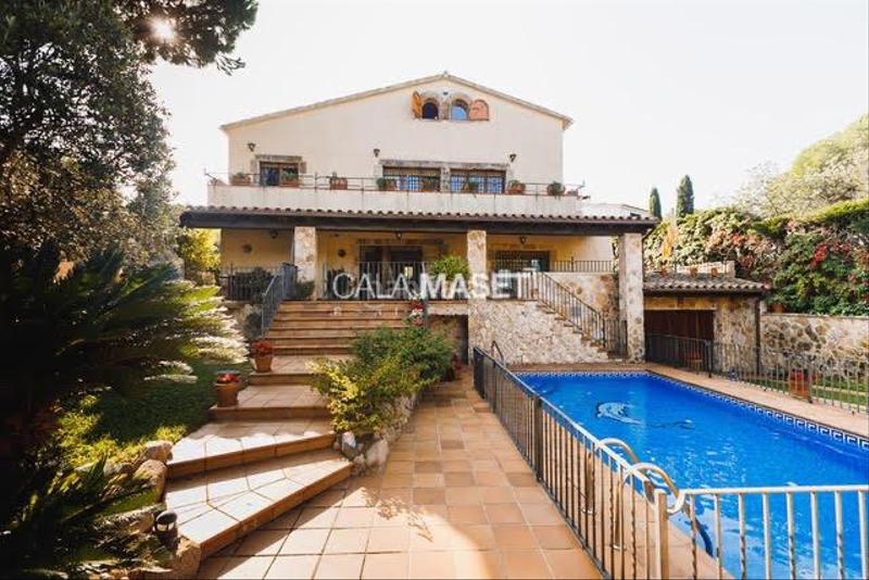 Foto 5f2191db-e037-4dc2-807a-a9dcd025db08. Xalet amb calefacció aparcament a Fenals Platja d´Aro