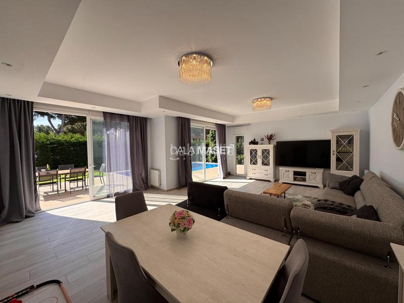 Foto 13731b5a-1772-42ff-84ef-0455f5ff5989. Chalet maravillosa a solo 250 metros de las calas mas prestigiosas de la zona! en Platja d´Aro