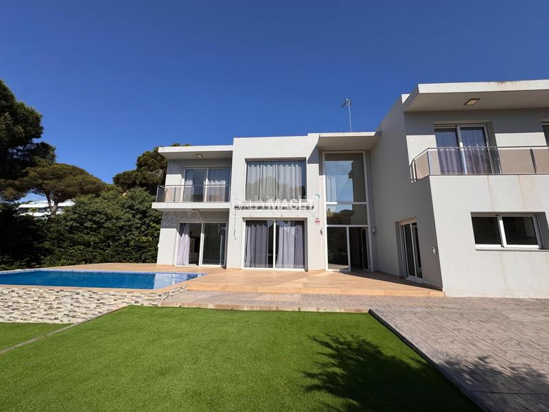 Foto 3c6a9bc9-8688-4736-ac91-16ab98c9bcc1. Chalet maravillosa a solo 250 metros de las calas mas prestigiosas de la zona! en Platja d´Aro