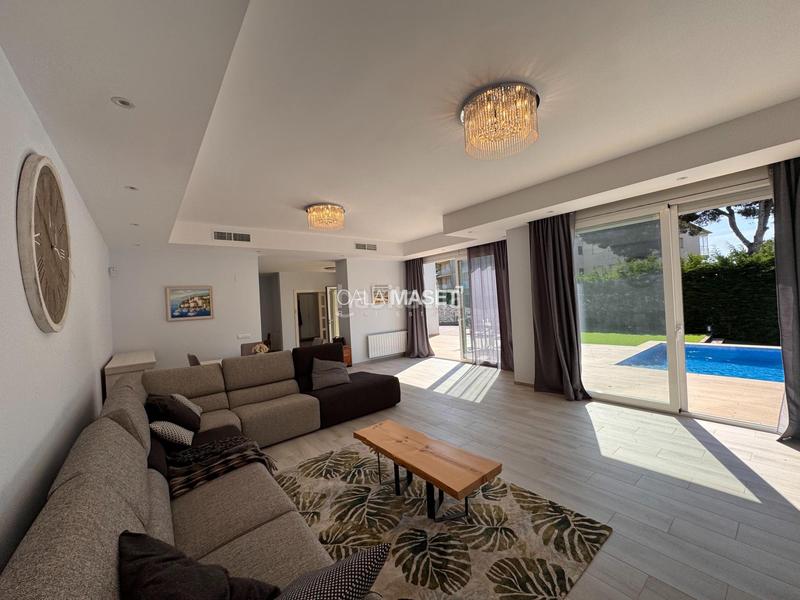 Foto e33ee040-c875-45e4-b2a0-a6605b32cf83. Chalet maravillosa a solo 250 metros de las calas mas prestigiosas de la zona! en Platja d´Aro