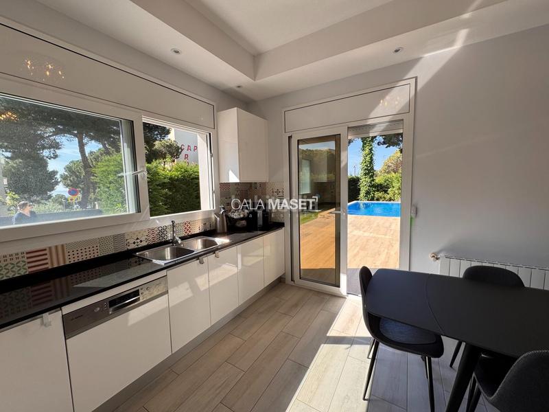 Foto ef5ee7ca-f298-4e1d-ac09-72cfa7d8e10d. Chalet maravillosa a solo 250 metros de las calas mas prestigiosas de la zona! en Platja d´Aro