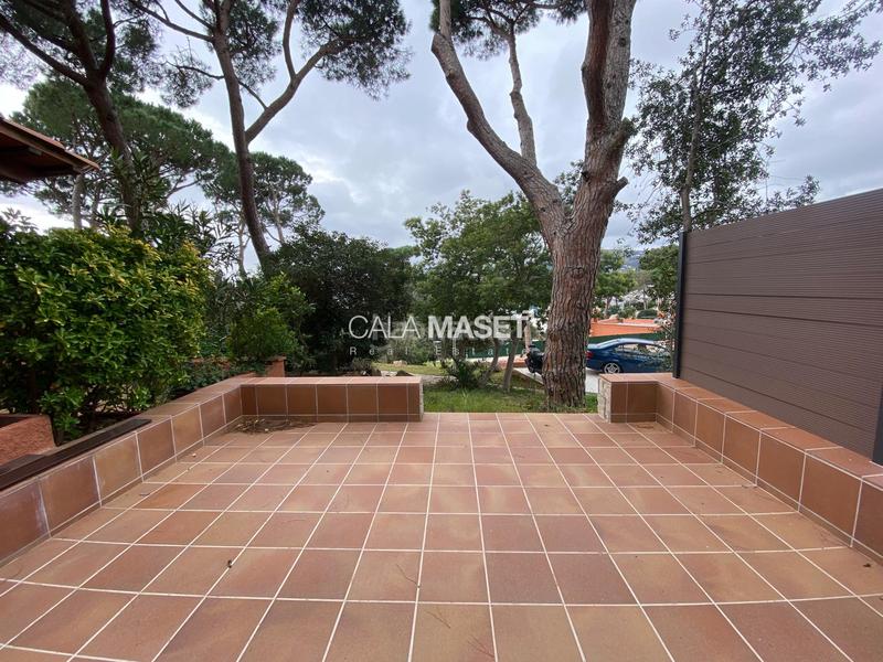 Foto 943f9548-a40b-46ab-8a63-93eb2e76badb. Casa a schiera con parcheggio in Los Pinos-Politur Platja d´Aro