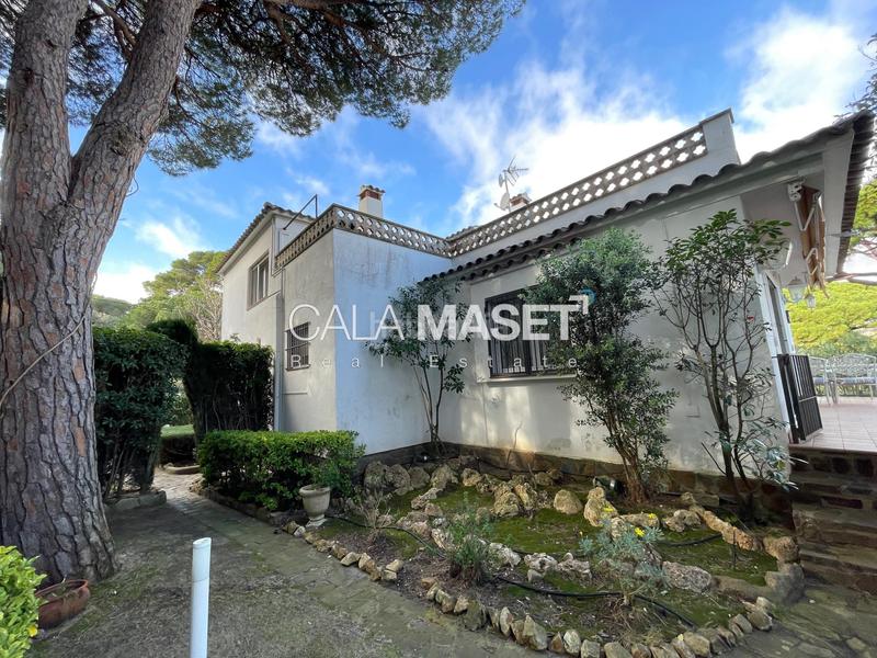 Foto 0b405c2d-bede-4085-8c1b-1deab3acc2b6. Chalet with heating parking pool in Sant Pol Sant Feliu de Guíxols