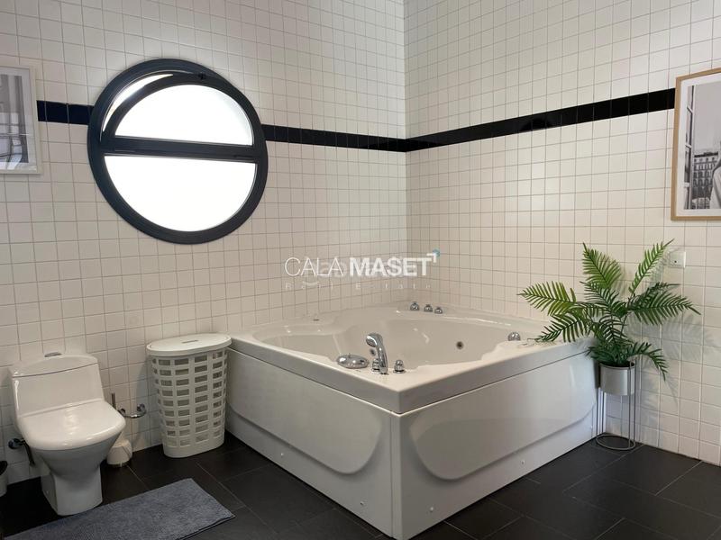 Foto 550e70f7-7d4c-4b07-bd39-6b3e40736b46. Xalet amb calefacció aparcament piscina a Puntabrava-Port Salvi Sant Feliu de Guíxols