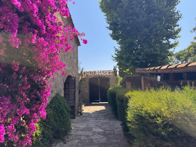 Foto 52a323b7-dc8c-4390-b9ec-faf3b891d937. Mas avec parking dans Castell d´Aro