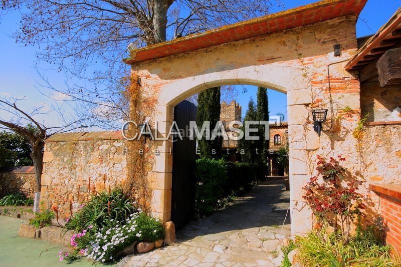 Foto e5e9f2af-8836-44fc-b3bc-ca48b1b8aa33. Mas avec parking dans Castell d´Aro