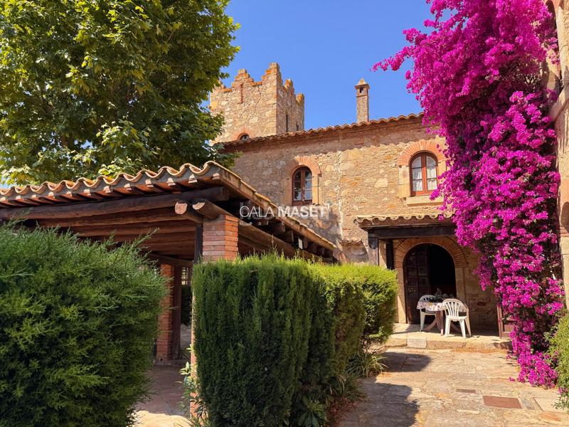 Foto f3bdff92-4c23-48f8-86e5-ecca67a0575d. Mas avec parking dans Castell d´Aro