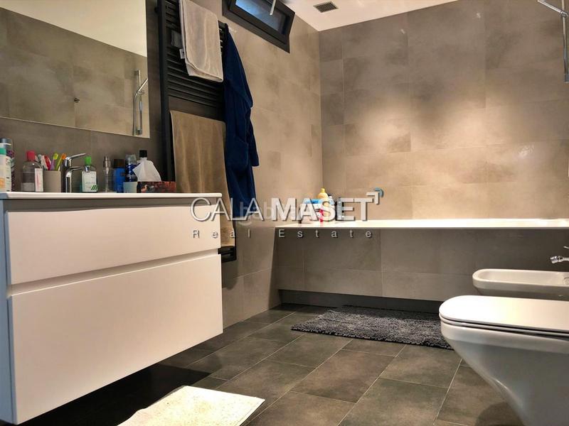 Foto fce9c864-aed6-4ac7-9fe8-cbff79eb4c26. Affitto chalet con parcheggio in Sant Pol Sant Feliu de Guíxols