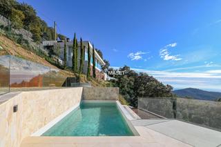 Xalet  Del puig brull. Casa moderna en la montaña