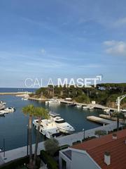 Apartament a Port d´Aro. Encantador piso de 3 habitaciones con jardín privado y piscina,