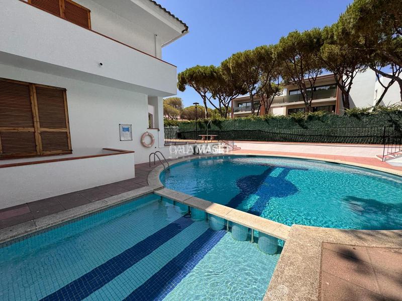 Foto 91ff00bd-321b-4c1a-831f-341d6b79d547. Apartament amb aparcament piscina a Centre-Platja Platja d´Aro