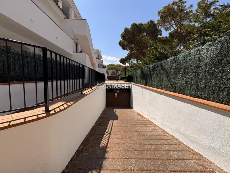 Foto aa8f3816-99b0-4944-9146-edd1f31ba9fa. Apartament amb aparcament piscina a Centre-Platja Platja d´Aro