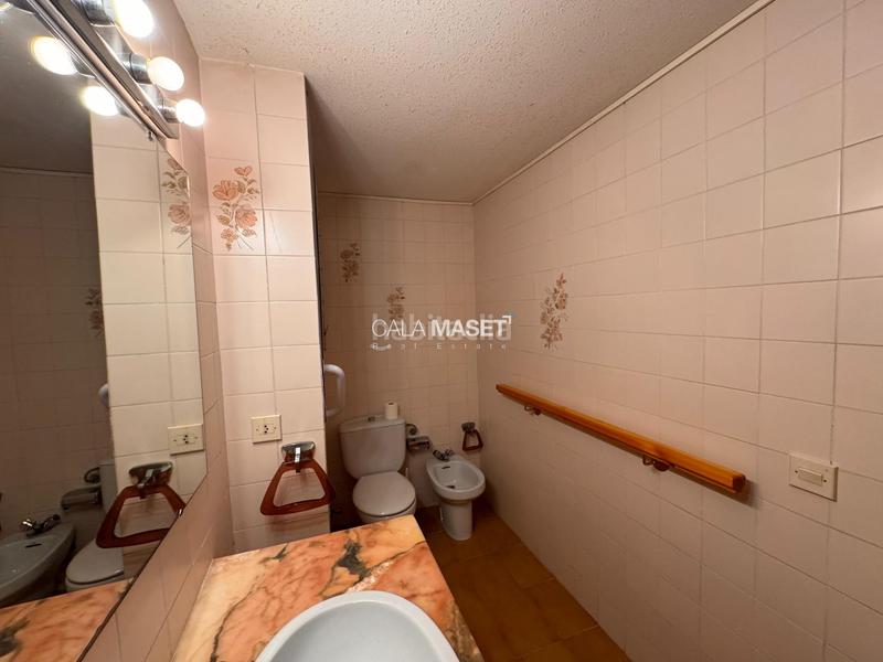 Foto c427c3f2-47a3-4297-bbf6-59f935eb4df6. Apartament amb aparcament piscina a Centre-Platja Platja d´Aro