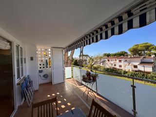 Apartament a Kaminies 5. Apartamento a 5 de la playa