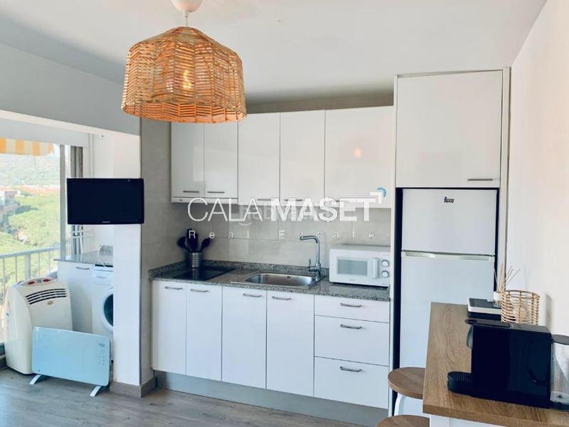 Foto d697e5b3-7427-40fe-9694-8d981fcc5233. Estudio en marítim estudio en primera línea del mar con licencia en Platja d´Aro