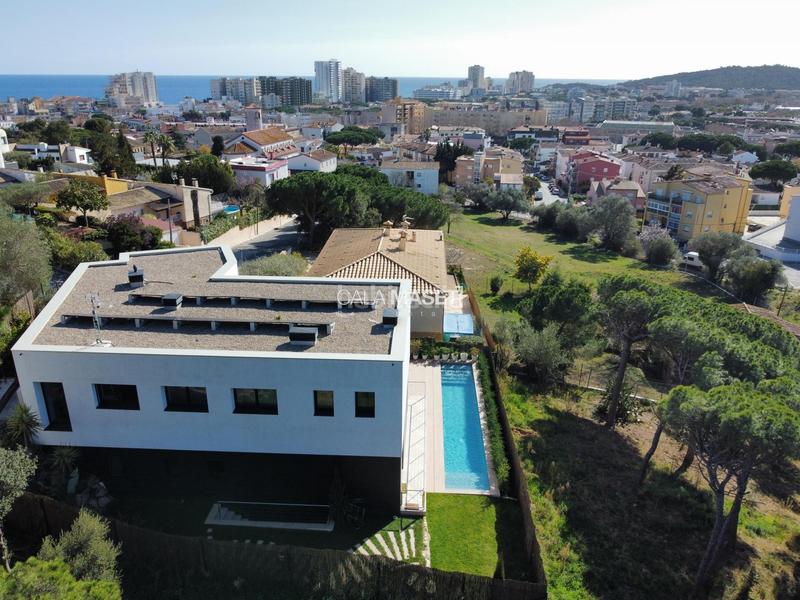 Foto 0f94e1cb-49c7-4ddd-9031-f6218170c9dc. Location chalet avec chauffage parking piscine dans Platja d´Aro