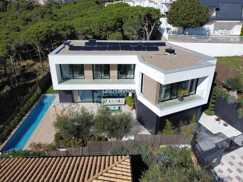 Foto 115b0ebb-10fe-4358-8149-da4423a3595f. Location chalet avec chauffage parking piscine dans Platja d´Aro