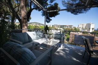 Casa  Gaziel. Espectacular casa unifamiliar con vistas al mar y jardín privado