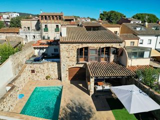 Bauernhof in Poble. Hermosa casa rustica