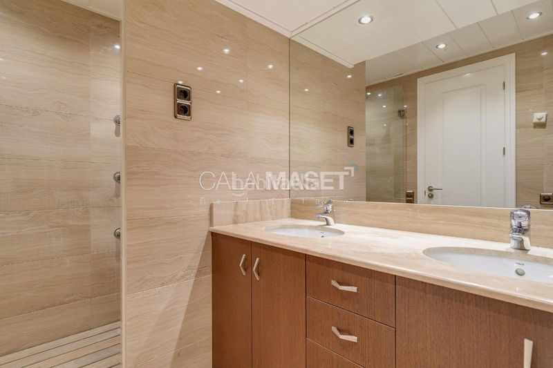 Foto 1249155d-466c-4e9b-8f4f-a69a8a04a180. Tríplex amb calefacció aparcament piscina a Port d´Aro Platja d´Aro