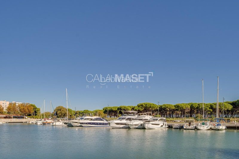 Foto 2ed823f6-1130-4d37-8989-ac7ff4ef557a. Tríplex amb calefacció aparcament piscina a Port d´Aro Platja d´Aro