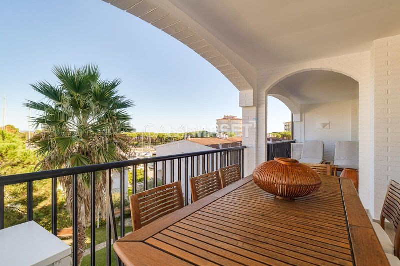Foto 6a6337a9-8319-468c-8079-8515b36c8d40. Tríplex amb calefacció aparcament piscina a Port d´Aro Platja d´Aro