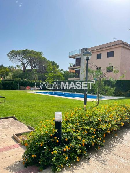Foto 85cceff3-bd0f-41e9-9225-e69d1ab01b0a. Apartament amb calefacció aparcament piscina a Port d´Aro Platja d´Aro