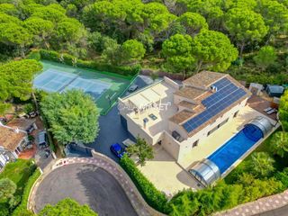 Casa  Del canigó. Para los amantes del golf y el tenis